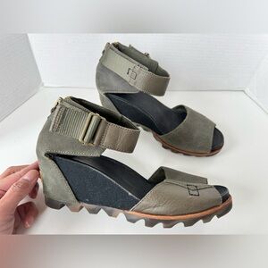 Sorel Joanie Green Black Leather Ankle Strap Wedge Lug Zip Sandals Shoes 8.5